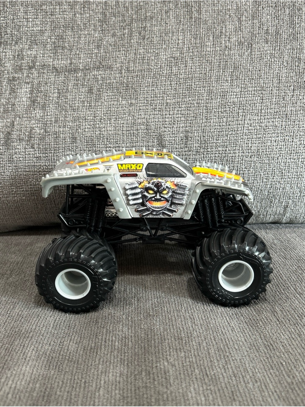 Hot Wheels Monster Jam Truck Max-D Maximum Destruction Silver DieCast 1:24 Scale